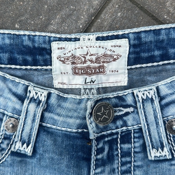 Big Star Liv Denim Shorts Women 30 Mid Rise Light Wash Casual Frayed Festival - Picture 3 of 6